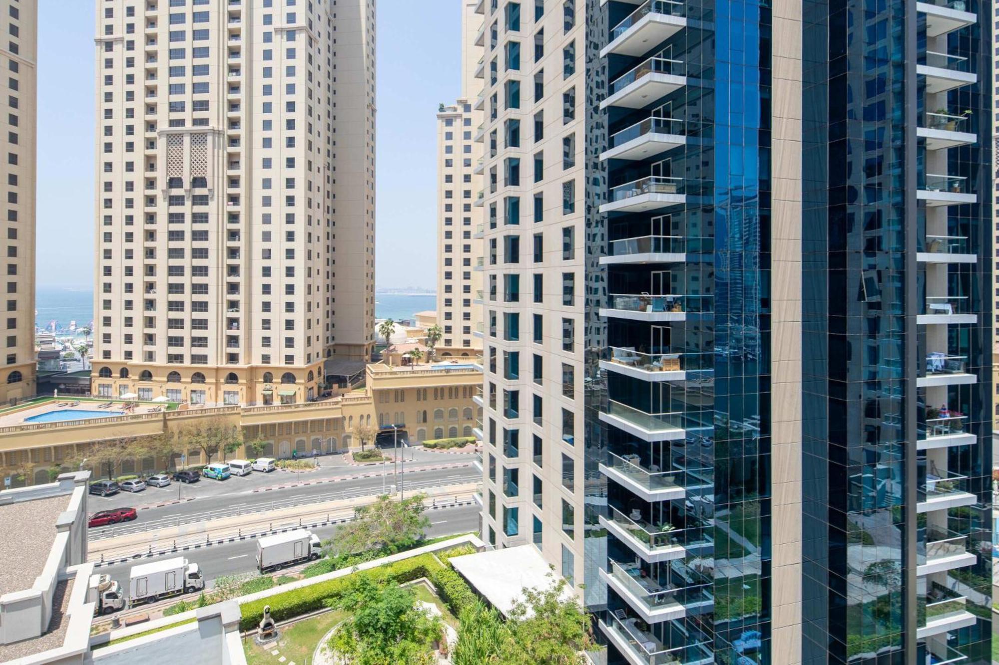 Frank Porter - Beauport Tower Apartment